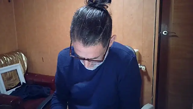 Snapshot of Lia_Y_PatrickX chatting on 11-11-25, 05:02 Lia Y PatrickX online show from 11-11-25, 05:02