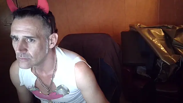 Snapshot of Lia_Y_PatrickX chatting on 11-16-25, 01:06 Lia Y PatrickX online show from 11-16-25, 01:06