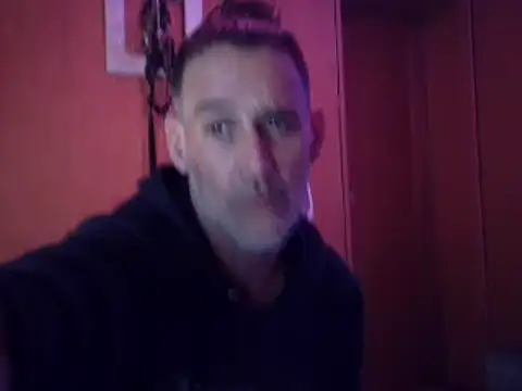 Snapshot of Lia_Y_PatrickX chatting on 11-30-25, 12:25 Lia Y PatrickX online show from 11-30-25, 12:25