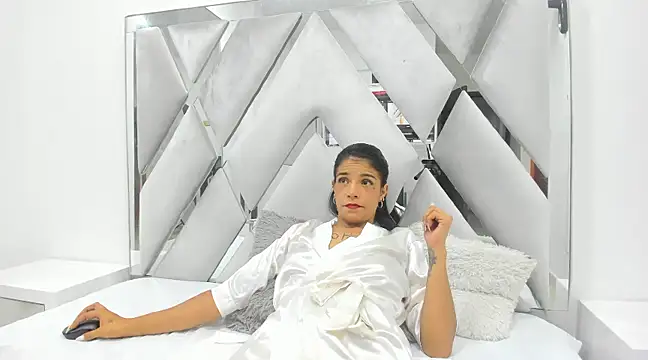 Snapshot of Hellen__4master chatting on 01-25-25, 05:40 Hellen 4master online show from 01-25-25, 05:40