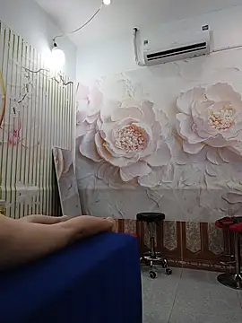 zizi public online show from 05-19-26, 01:56