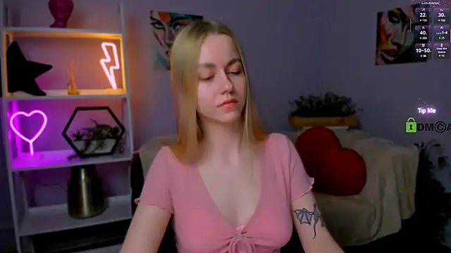 Snapshot of scarlet_mooore chatting on 03-17-25, 08:30 scarlet mooore online show from 03-17-25, 08:30