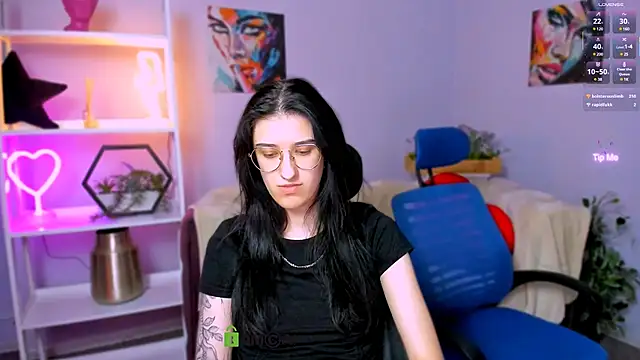 Snapshot of scarlet_mooore chatting on 03-17-25, 11:32 scarlet mooore online show from 03-17-25, 11:32