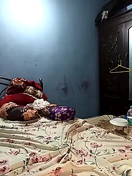 Snapshot of HottyOlly chatting on 11-01-25, 11:01 HottyOlly online show from 11-01-25, 11:01