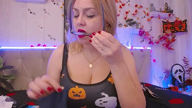 LadyJeen online show from 11-01-25, 06:10