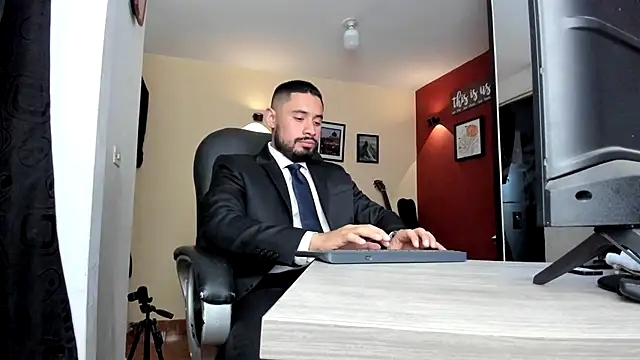 Snapshot of thesexlawyer1 chatting on 05-15-26, 04:19 thesexlawyer1 online show from 05-15-26, 04:19