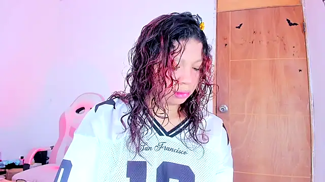 Emily Coper18 online show from 04-17-26, 02:09