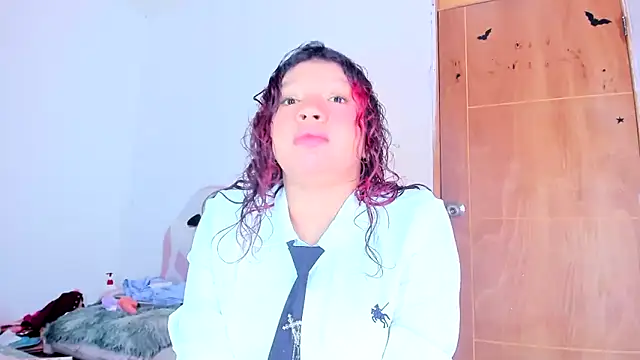 Snapshot of Emily_Coper18 chatting on 05-02-26, 02:11 Emily Coper18 online show from 05-02-26, 02:11