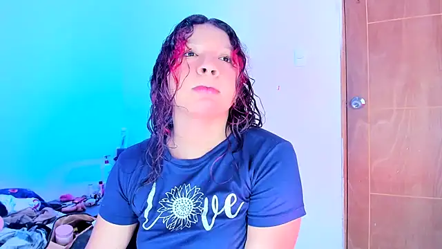 Snapshot of Emily_Coper18 chatting on 05-10-26, 02:11 Emily Coper18 online show from 05-10-26, 02:11