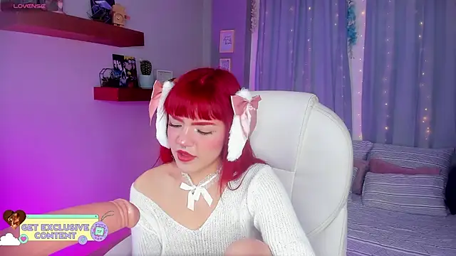 Snapshot of Tiny__Emmy chatting on 12-19-24, 04:02 Tiny Emmy online show from 12-19-24, 04:02