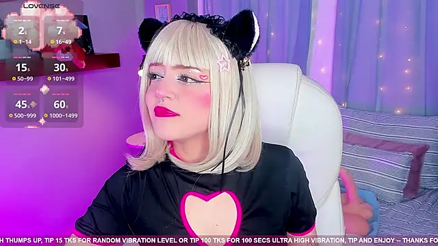 Snapshot of Tiny__Emmy chatting on 01-22-25, 09:24 Tiny Emmy online show from 01-22-25, 09:24