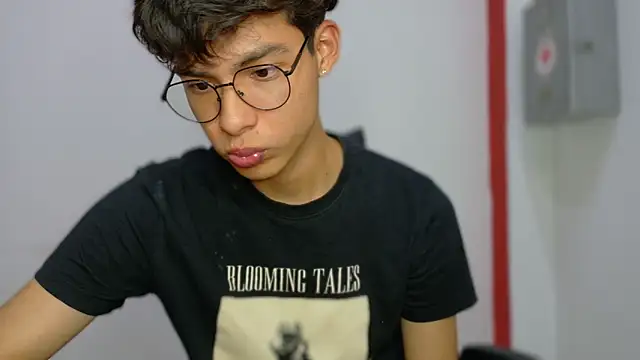 Snapshot of Jacotnk chatting on 03-19-25, 04:25 Jacotnk online show from 03-19-25, 04:25