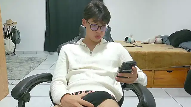 Snapshot of Jacotnk chatting on 10-05-25, 01:04 Jacotnk online show from 10-05-25, 01:04