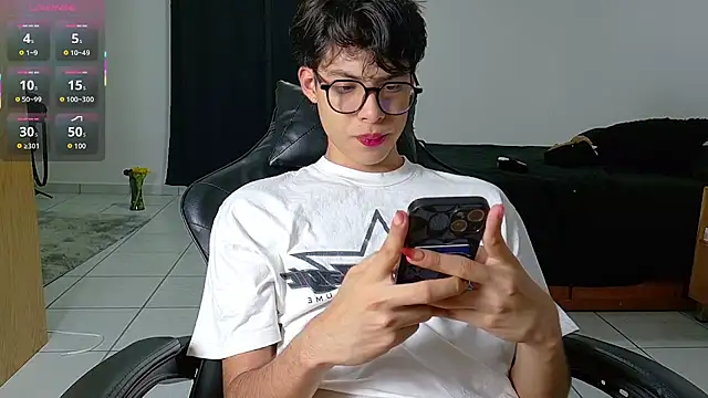 Snapshot of Jacotnk chatting on 10-21-25, 04:35 Jacotnk online show from 10-21-25, 04:35