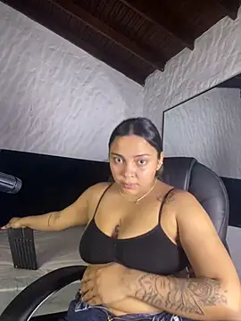 Snapshot of Abril_Gomez06 chatting on 04-30-26, 06:03 Abril Gomez06 online show from 04-30-26, 06:03