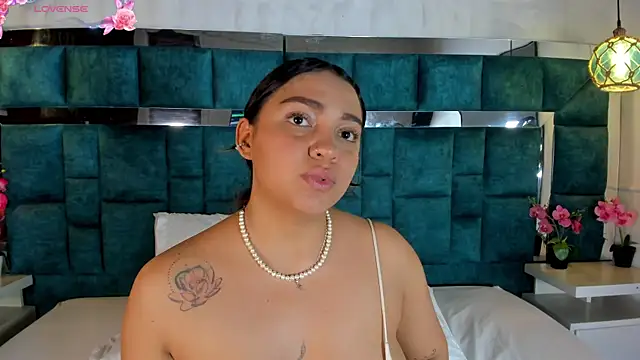 Snapshot of Abril_Gomez06 chatting on 05-21-26, 08:05 Abril Gomez06 online show from 05-21-26, 08:05
