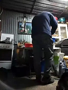 Snapshot of Sarpe84 chatting on 12-23-24, 05:54 Sarpe84 online show from 12-23-24, 05:54