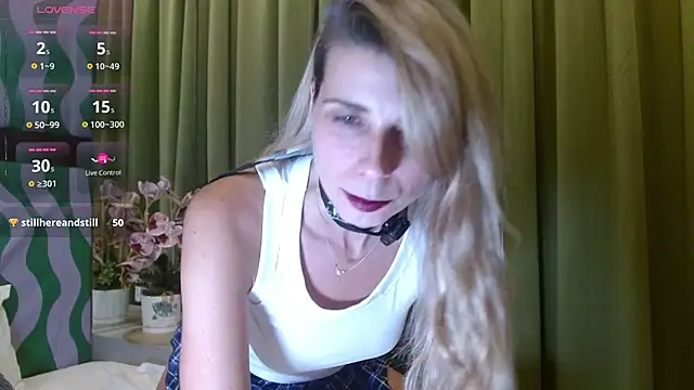 Snapshot of Trinity_Fire chatting on 03-05-25, 09:38 Trinity Fire online show from 03-05-25, 09:38