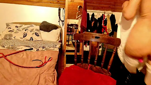 Snapshot of Hot_Colettte chatting on 12-22-24, 06:17 Hot Colettte online show from 12-22-24, 06:17