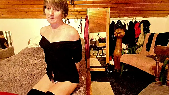 Snapshot of Hot_Colettte chatting on 02-27-25, 12:21 Hot Colettte online show from 02-27-25, 12:21