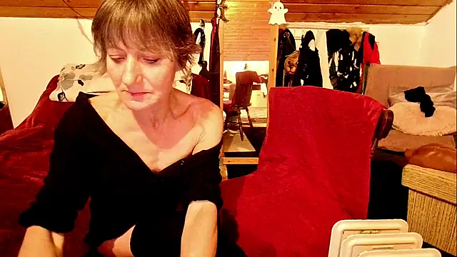 Snapshot of Hot_Colettte chatting on 11-24-25, 09:58 Hot Colettte online show from 11-24-25, 09:58