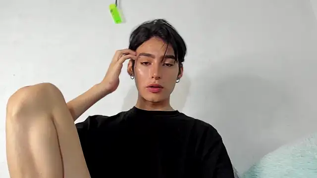 Snapshot of sebas_rose chatting on 12-04-24, 02:09 sebas rose online show from 12-04-24, 02:09