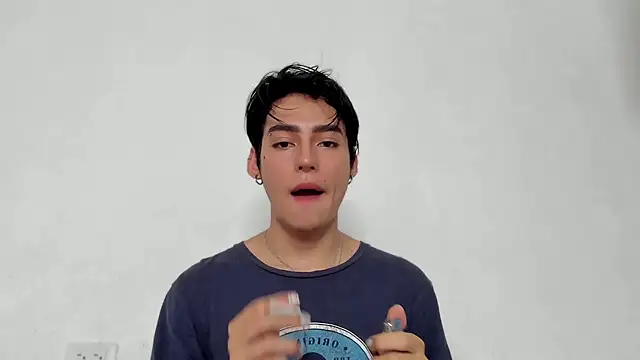 Snapshot of sebas_rose chatting on 12-12-24, 04:32 sebas rose online show from 12-12-24, 04:32