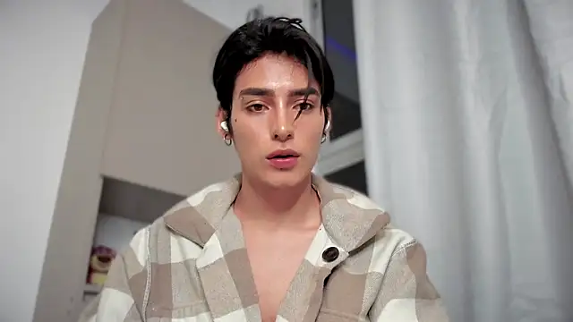 Snapshot of sebas_rose chatting on 12-20-24, 02:41 sebas rose online show from 12-20-24, 02:41