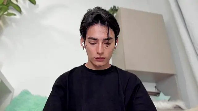 Snapshot of sebas_rose chatting on 01-05-25, 11:33 sebas rose online show from 01-05-25, 11:33