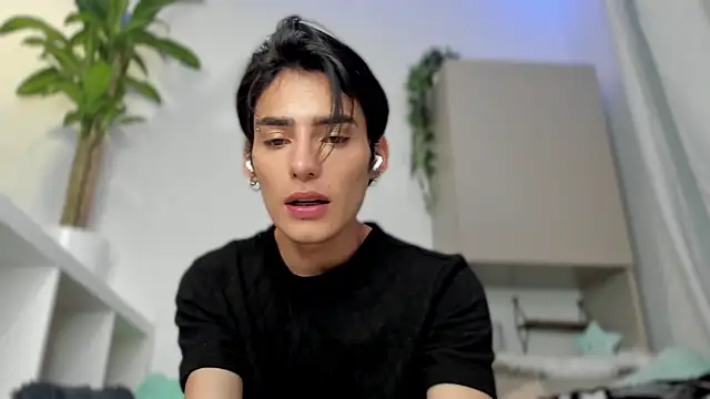 Snapshot of sebas_rose chatting on 01-08-25, 03:19 sebas rose online show from 01-08-25, 03:19