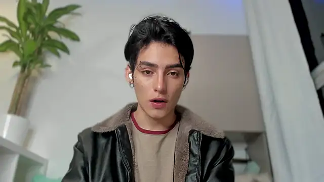 Snapshot of sebas_rose chatting on 01-14-25, 11:27 sebas rose online show from 01-14-25, 11:27