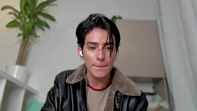 Snapshot of sebas_rose chatting on 01-15-25, 02:27 sebas rose online show from 01-15-25, 02:27