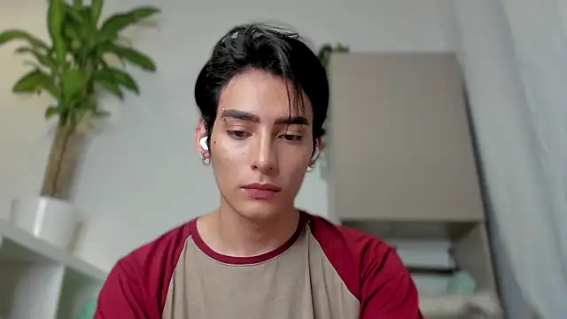 Snapshot of sebas_rose chatting on 01-15-25, 10:46 sebas rose online show from 01-15-25, 10:46