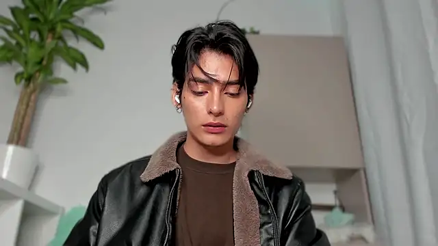 Snapshot of sebas_rose chatting on 01-27-25, 06:19 sebas rose online show from 01-27-25, 06:19