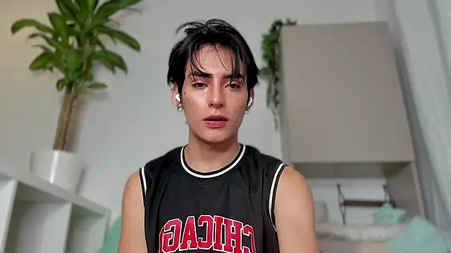 Snapshot of sebas_rose chatting on 01-28-25, 05:43 sebas rose online show from 01-28-25, 05:43