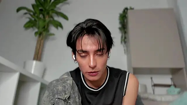 Snapshot of sebas_rose chatting on 01-28-25, 08:47 sebas rose online show from 01-28-25, 08:47