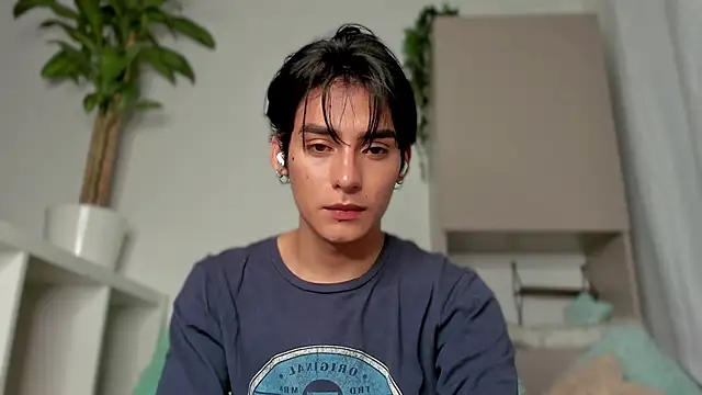 Snapshot of sebas_rose chatting on 01-29-25, 05:19 sebas rose online show from 01-29-25, 05:19