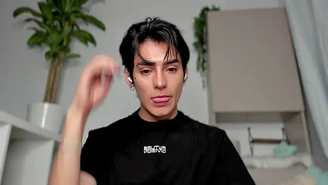 Snapshot of sebas_rose chatting on 01-30-25, 07:39 sebas rose online show from 01-30-25, 07:39