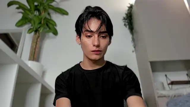 Snapshot of sebas_rose chatting on 02-04-25, 03:54 sebas rose online show from 02-04-25, 03:54