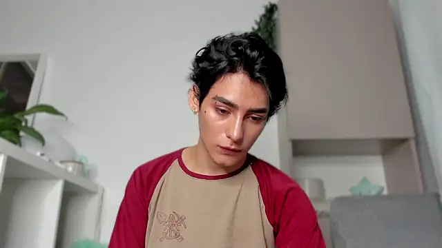 Snapshot of sebas_rose chatting on 02-13-25, 01:50 sebas rose online show from 02-13-25, 01:50