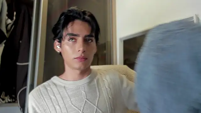 Snapshot of sebas_rose chatting on 02-23-25, 01:24 sebas rose online show from 02-23-25, 01:24