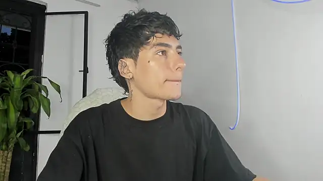 Snapshot of sebas_rose chatting on 09-22-25, 10:56 sebas rose online show from 09-22-25, 10:56