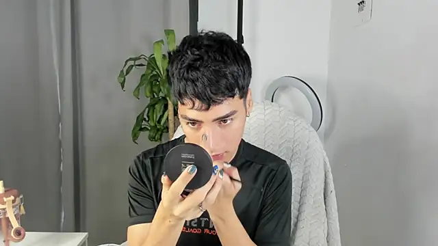 Snapshot of sebas_rose chatting on 12-04-25, 01:42 sebas rose online show from 12-04-25, 01:42