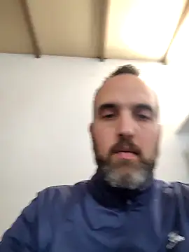 leon3875 online show from 12-18-25, 03:29