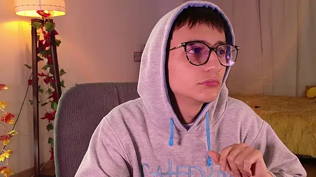 Mr evan1 online show from 12-19-24, 03:19