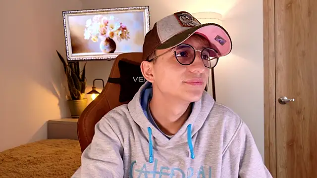 Mr evan1 online show from 11-20-25, 04:40