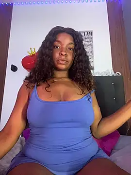Snapshot of Reina_Love2 chatting on 05-22-26, 07:19 Reina Love2 online show from 05-22-26, 07:19