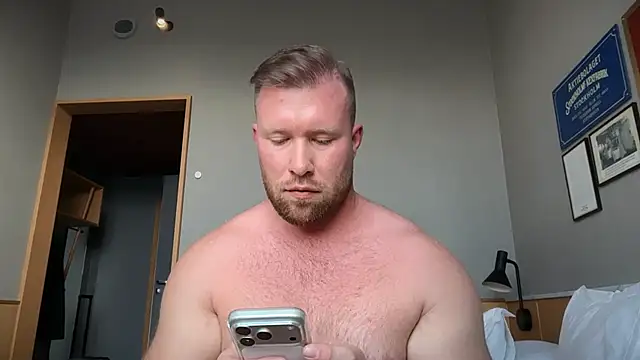 Snapshot of swekingxx chatting on 05-17-26, 03:52 swekingxx online show from 05-17-26, 03:52