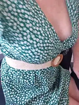 Snapshot of PetiteBrunette4 chatting on 05-26-26, 02:35 PetiteBrunette4 online show from 05-26-26, 02:35