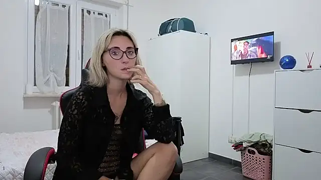 Snapshot of sexy_blondie92 chatting on 10-01-25, 09:43 sexy blondie92 online show from 10-01-25, 09:43